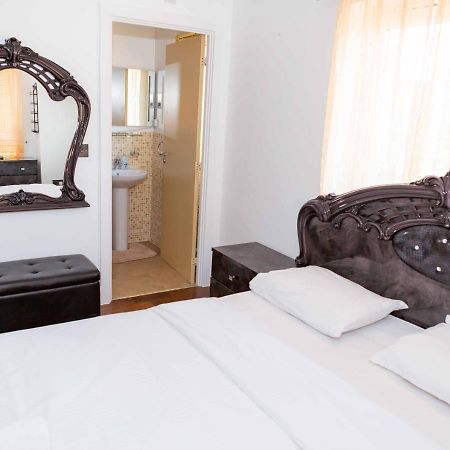 Benjamin Guest House Yiewsley Екстериор снимка