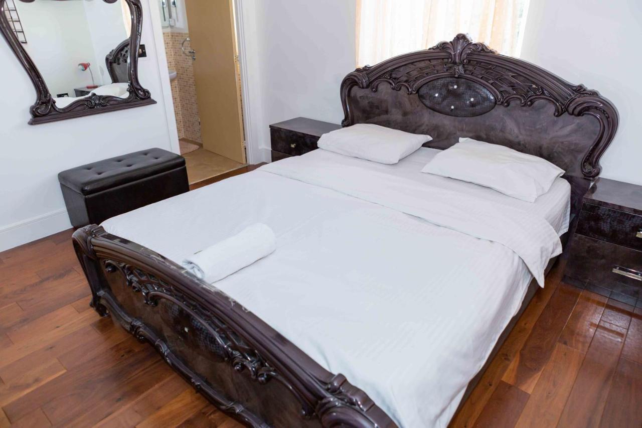 Benjamin Guest House Yiewsley Екстериор снимка