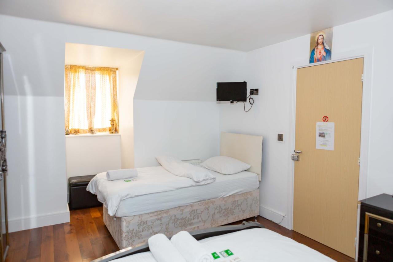 Benjamin Guest House Yiewsley Екстериор снимка