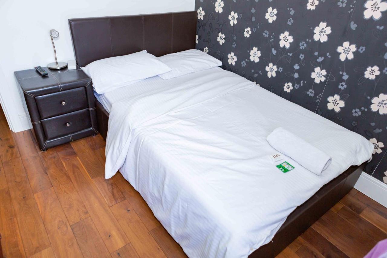 Benjamin Guest House Yiewsley Екстериор снимка