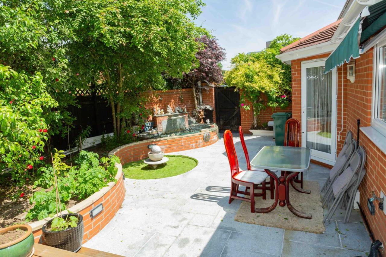 Benjamin Guest House Yiewsley Екстериор снимка