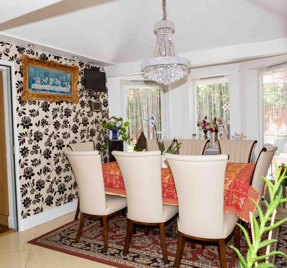 Benjamin Guest House Yiewsley Екстериор снимка