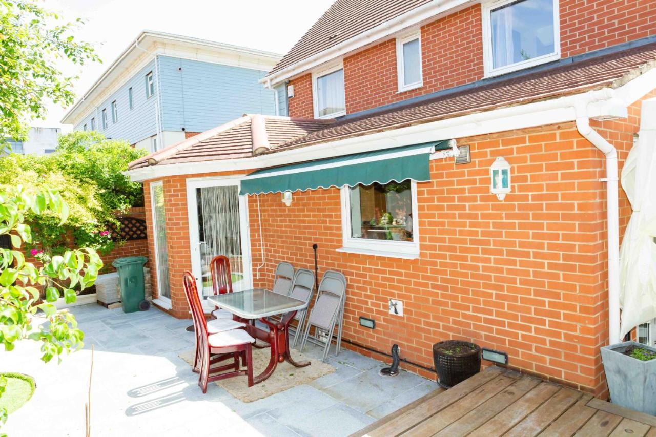 Benjamin Guest House Yiewsley Екстериор снимка