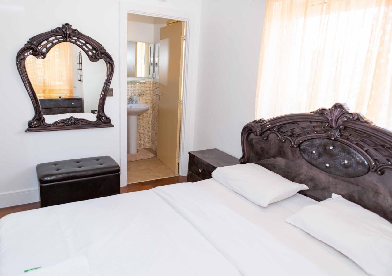 Benjamin Guest House Yiewsley Екстериор снимка