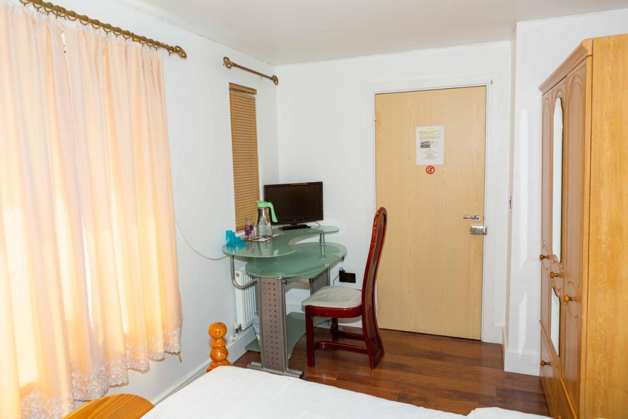 Benjamin Guest House Yiewsley Екстериор снимка