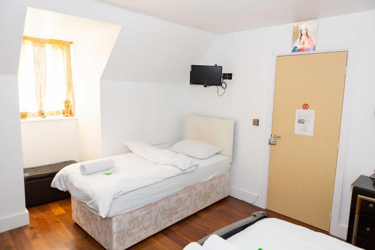 Benjamin Guest House Yiewsley Екстериор снимка