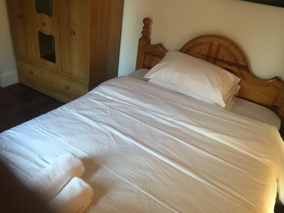 Benjamin Guest House Yiewsley Екстериор снимка