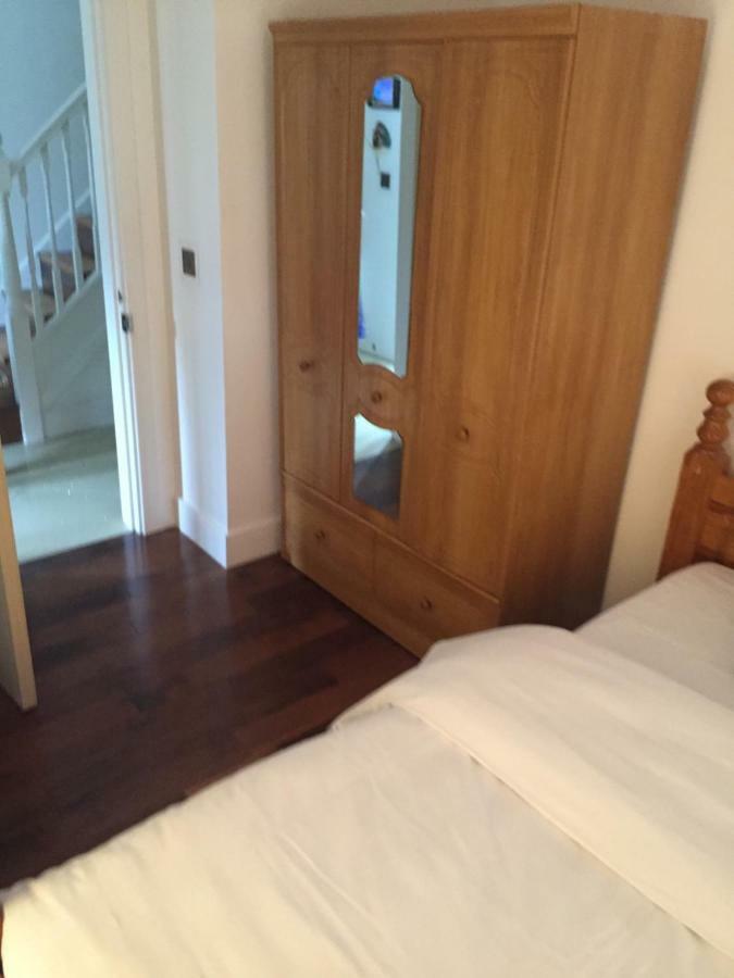Benjamin Guest House Yiewsley Екстериор снимка