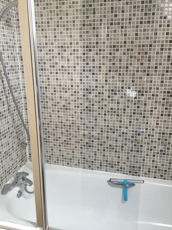 Benjamin Guest House Yiewsley Екстериор снимка