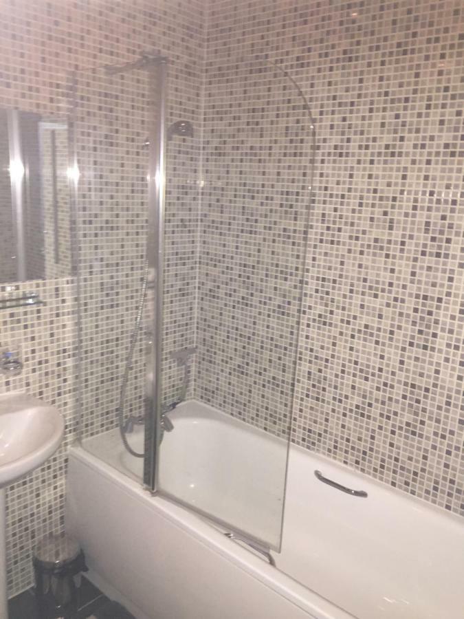 Benjamin Guest House Yiewsley Екстериор снимка